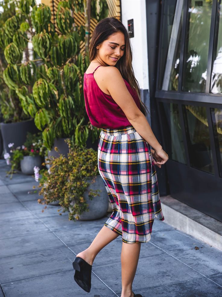 Hey there, fashionista! Have you been on the lookout for a skirt that's both stylish and comfortable? Look no further than our Plaid Weekend Skirt in Red Navy! This skirt is the perfect blend of cute and casual, with its knee-length cut and self-tie waistband. You'll feel effortlessly feminine when you slip it on, and it's so easy to dress up or down. Pair it with your favorite booties and a scarf for a chic fall look, or throw on some sneakers and a denim jacket for a more laid-back vibe. And d Comfy Skirt, Maxi Skirt Dress, A Skirt, Knee Length Dresses, Romper Pants, Knee Length Skirt, Plaid Print, Hey There, Fall Looks