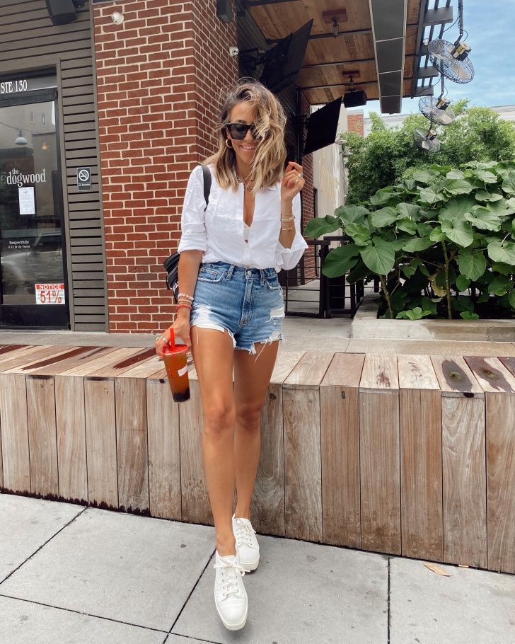 My Most Worn Abercrombie Denim Shorts | Courtney Shields Summer Weekend Outfit, Mom Style Summer, Jean Short Outfits, Denim Shorts Outfit, Sporty Spice, Abercrombie And Fitch Shorts, Trendy Jeans, Active Outfits, Destroyed Denim