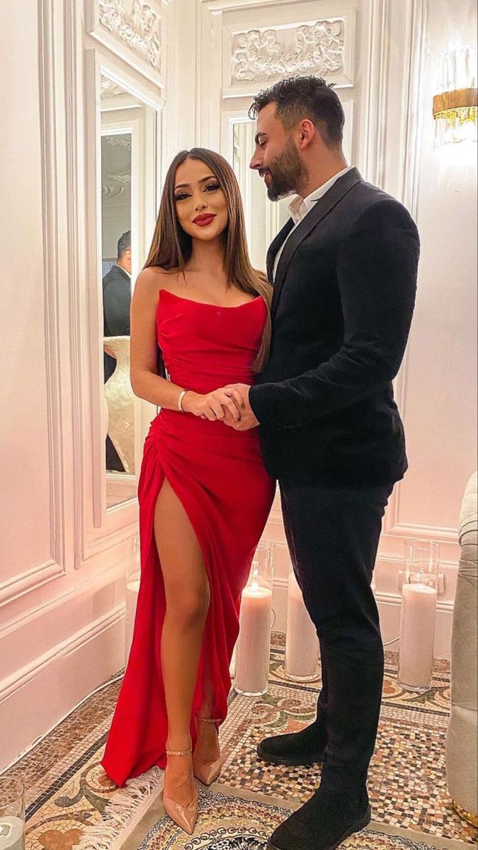 Couple Formal Outfits, Dilara Ozcan, Prom Couples, Designer Formal Dresses, Strapless Evening Dress, Classy Couple, Couple Dress, Cute Couple Outfits, Braut Make-up