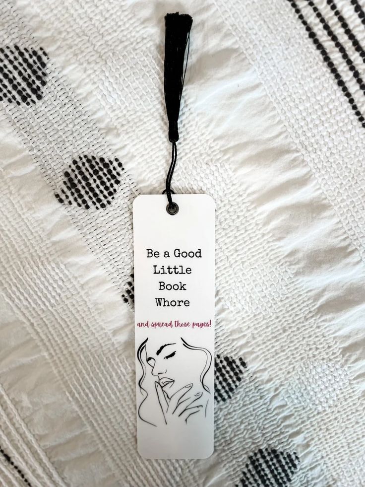 a bookmark that says be a good little book