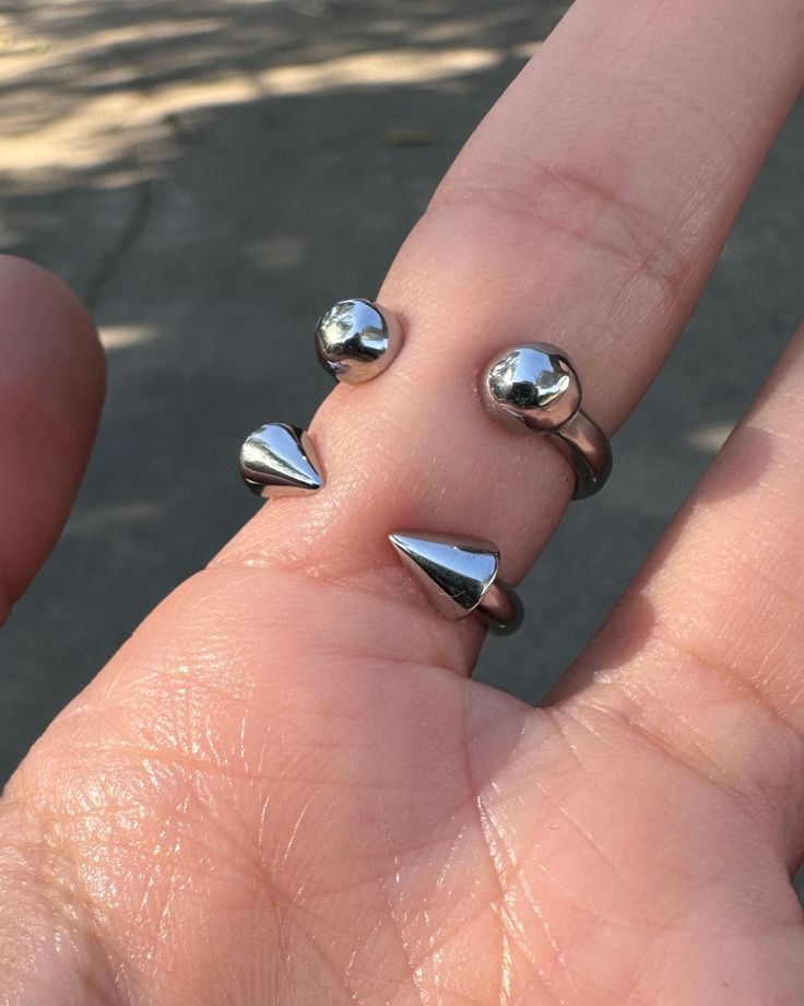 ☠️ Piercing Ring Set 💋 2 Rings ⛓ 100% solid 316L stainless steel 💦 Waterproof 👽 NO green skin. NO tarnish. NO rust 🖐 Sizes 5-10 available Green Skin, 2 Rings, Piercing Ring, Bow Ring, Skull Ring, Chain Ring, Ball Chain, Ring Set, Ring Sets