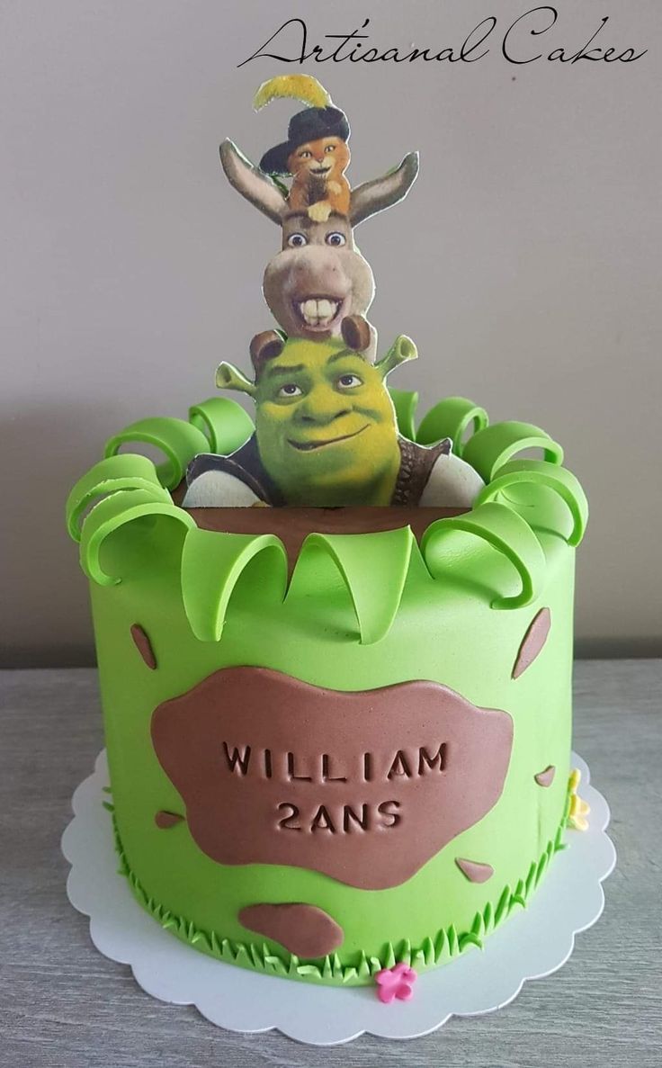 there is a green cake decorated with an image of shrap and the word william pans on it