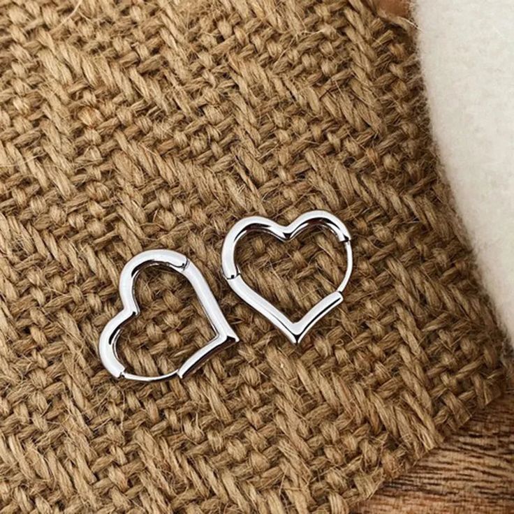 44172617384151 Wedding Bride Jewelry, Heart Party, Y2k Jewelry, Twisted Metal, Korean Jewelry, Hoop Earrings Style, Heart Hoop Earrings, Classic Earrings, Birthday Jewelry Gift