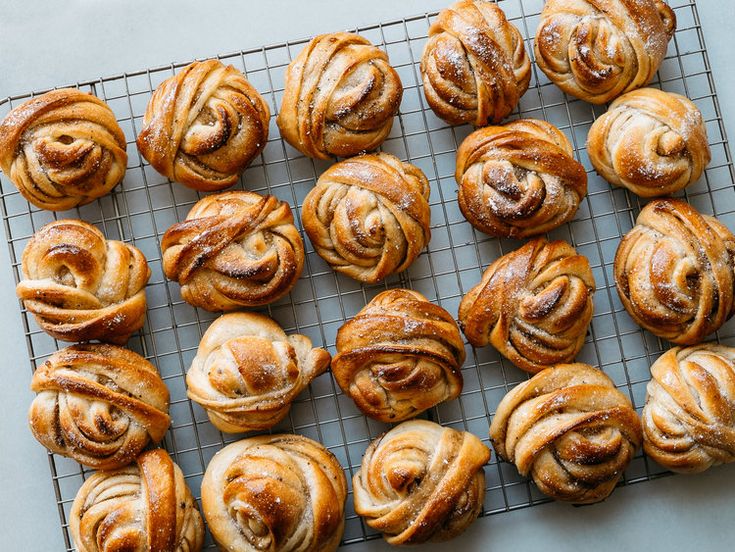 freshly baked cinnamon rolls on a cooling rack