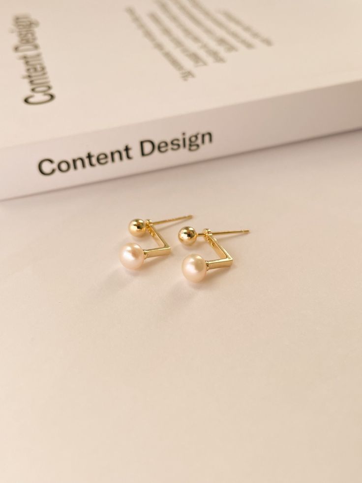 A minimalist pearl earrings with elegant design.  Great fit for daily outlook and special occasions.  Material: Pearl, 925 silver with gold plated. Ear Jacket, Pearl Hoop Earrings, Dainty Earrings, Summer Look, Summer Looks, Freshwater Pearls, Elegant Design, 925 Silver, Pearl Earrings