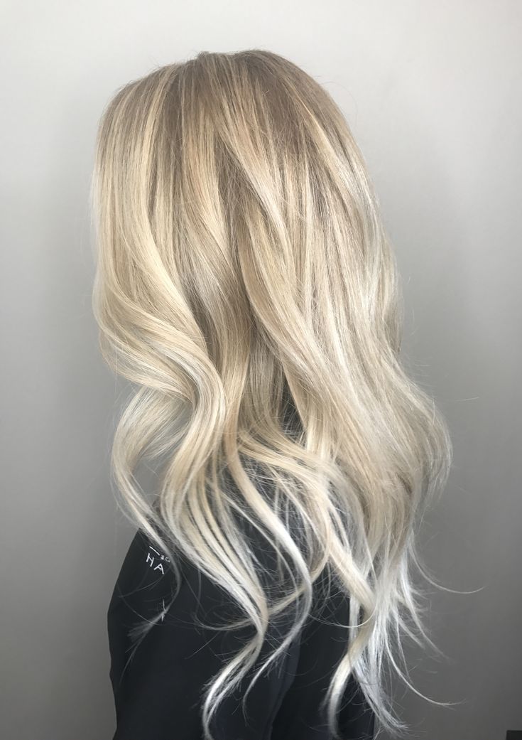 Full head Highlight with balayage in between foils @misshairthorne Boliage Hair, Blonde Foils, Blond Balayage, Blonde Hair Inspiration, Blonde Hair Looks, Blonde Hair With Highlights, Brown Blonde Hair, Ombre Hair Color, Long Blonde