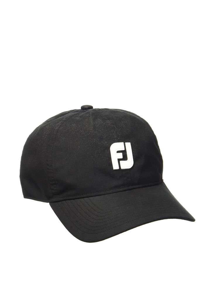 a black hat with the letter g on it