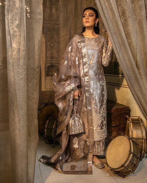 Faiza Saqlain, Dupatta Dress, Silk Tulips, Reception Outfit, Pakistani Fashion Casual, Pakistani Wedding Dress, Silk Trousers, Organza Dupatta, Pakistani Wedding