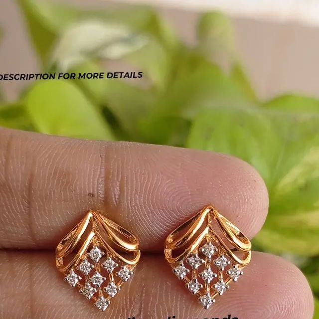 Beautiful Earrings Unique, Unique Jewellery Designs, Ear Studs Indian Gold For Women, Simple Gold Earrings For Women, Stone Earrings Gold Indian, Gold Earrings Designs Studs, Stone Studs Earrings Gold, Eyerings Gold Design, Gold Studs Earrings Indian Small