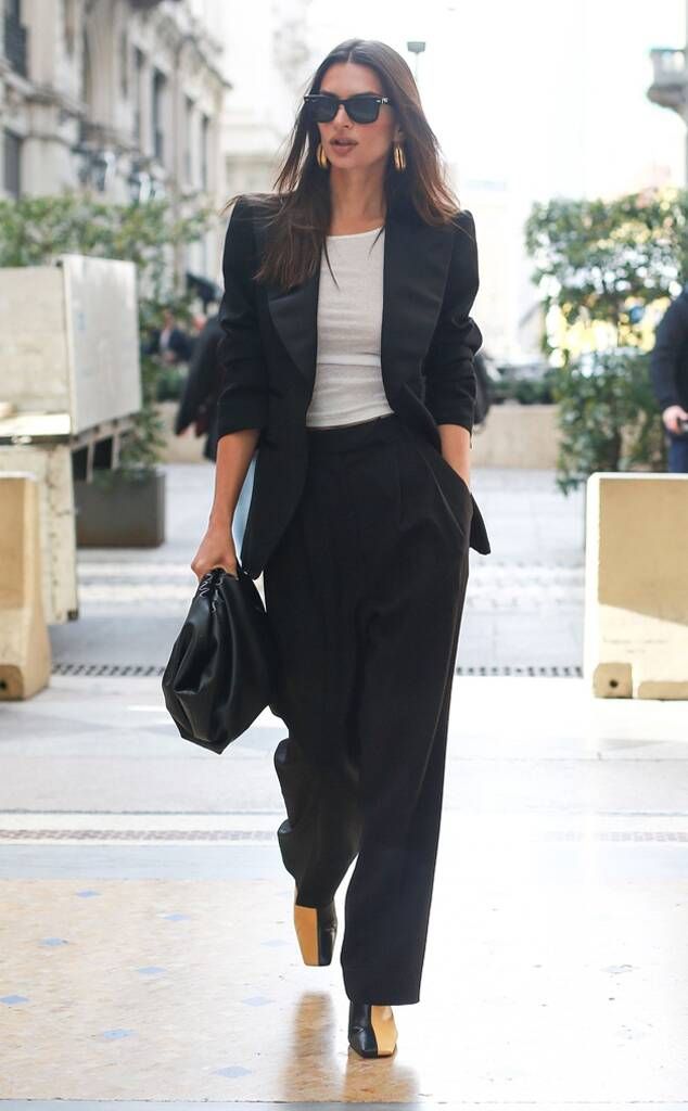 Powerful Women Fashion, Womens Power Suit, Power Suits For Women, Emily Ratajkowski Style, Woman In Suit, Woman Suit Fashion, Power Dressing, Power Suit, Outfit Trends