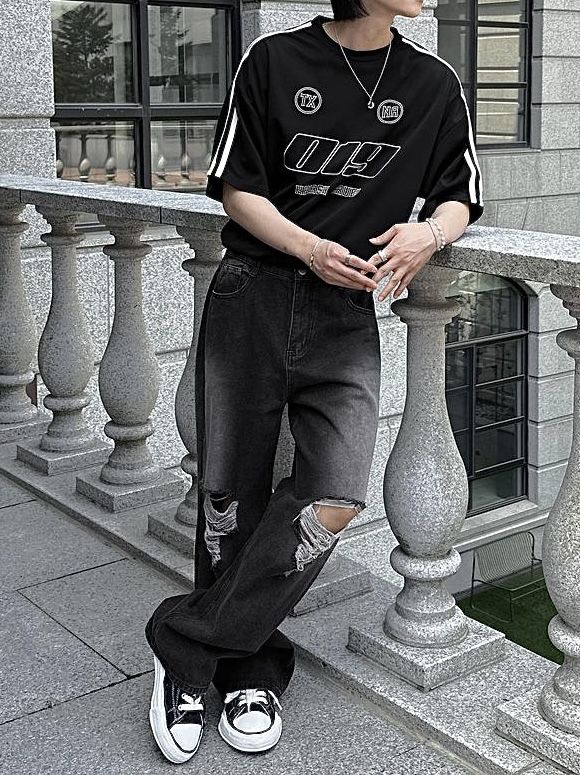 Male Korean Street Fashion, Korean Men Clothes Aesthetic, Korean Casual Outfits Men Street Styles, Kpop Mens Outfits, Kpop Male Idols Outfits Casual, Sporty Aesthetic Outfit Male, Kpop Style Outfits Men, Men Kpop Outfit, Kpop Guy Outfits