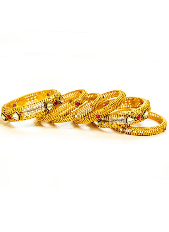 Buy Indian Kada bangles online! Ladies' gold bangle jewelry near me. Ruby bangle design with Kundans on gold bangles. Various Traditional gold bangle designs are available. Indian bridal jewelry made with love. Handcrafted Indian jewelry in Bay Area, San Francisco, California, USA. Now shipping worldwide! Gold Bangle Designs, Indian Gold Bangles, Kada Bangles, Gold Bangles Indian, Ruby Bangles, Indian Bridal Jewelry, Bangle Design, Outfit Elegant, Kundan Jewelry