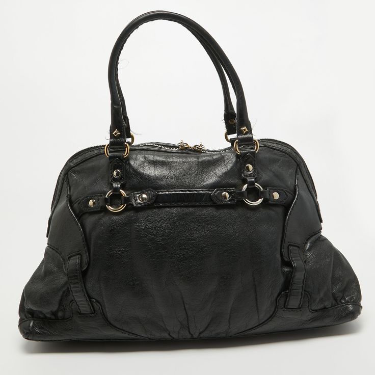 GUCCI Black Leather Horsebit Shoulder BagIf you are looking for something that reflects chic and luxury, then this bag is a perfect choice. Crafted from premium materials, it can be conveniently carried around, and its interior is spaciously sized to house your belongings with ease. Size: Height: 26 cm, Width: 14 cm, Length: 44 cmMaterial: Leather Ysl Shoes, Jimmy Choo Sunglasses, Dior Shoes, Louis Vuitton Shoes, Prada Shoes, Gucci Black, Watch Design, Birkin Bag, Vintage Cartier