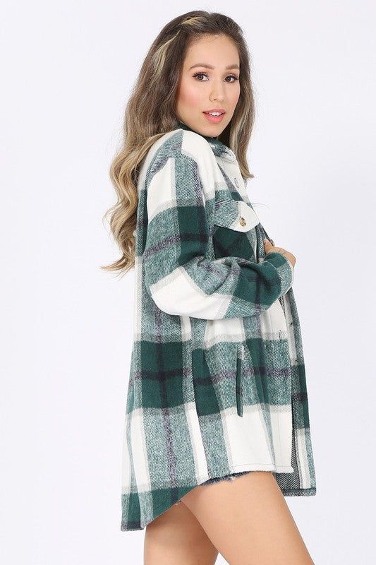 Green Checker Shacket with side welt pocket Model In Small Plaid Coat Women, Estilo Hipster, Picture Style, Plaid Coat, Hipster Fashion, Plaid Fashion, Pocket Shirt, Plaid Jacket, Casual Coat