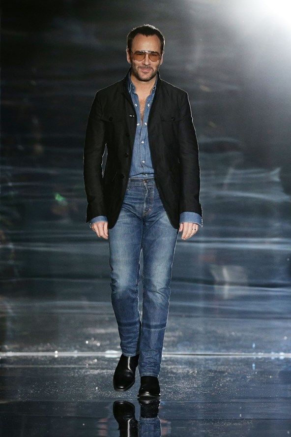 Tom Ford Rocks Double Denim at London Fashion Week Tom Ford Casual, Tom Ford Jeans, Cool Tuxedos, Denim Outfit Men, Bald Men Style, Tom Ford Men, Double Denim, Burberry Men, Raw Denim