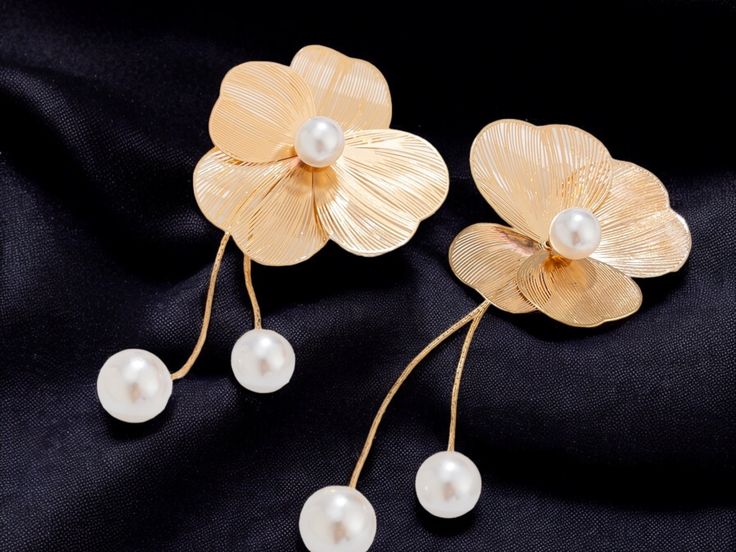 🌸 Embrace Elegance with Our Korean Tassel & Aesthetic Flower Stud Earrings! 🌸 Introducing the perfect blend of elegance and trendiness with our Korean Tassel & Aesthetic Flower Stud Earrings. These earrings are designed for those who love to make a statement with their accessories! ✨ Key Features: Unique Design: Each earring features a delicate wire flower and a graceful tassel, combining beauty and sophistication. High-Quality Material: Crafted from premium copper, these earrings are designed Elegant Summer Wedding Pearl Earrings, Elegant Flower Jewelry For Summer, Elegant Summer Flower Jewelry, Elegant Flower Earrings For Summer, Elegant Summer Jewelry With Flower Decoration, Elegant Flower Shaped Jewelry For Summer, Elegant Summer Flower-shaped Jewelry, Elegant Summer Earrings With Flower Decoration, Elegant Summer Flower Earrings As Gift