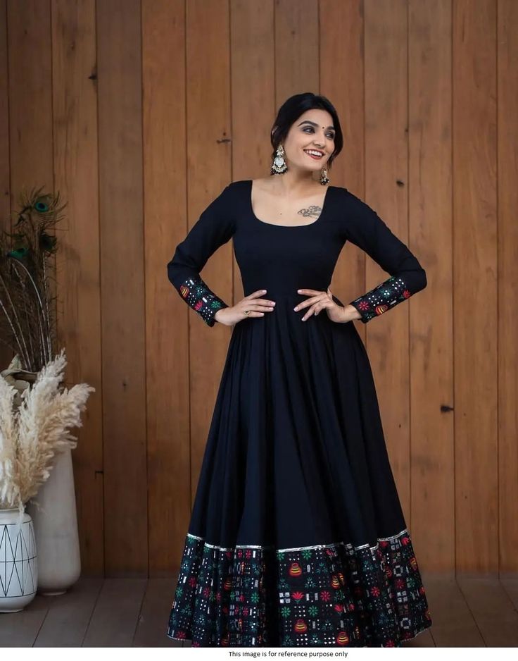 Bollywood replica Lehenga choliBollywood Model Georgette embroidered black gown with length 58 inches and flair 3 Mtrs .Net dupatta with lace work.No bottom.Ready to wear in Free size till 42.Shipping time 5-7 daysBuy this Kurti palazzo at Kollybollyethnics and make your occasion very special !!. With Express Free Shipping Shop Bollywood Model Georgette embroidered black gown online at kollybollyethnics from India with free worldwide shipping. Long Anarkali Gown, Stylish Kurtis Design, Long Frock Designs, Long Anarkali, Gown Party Wear, Long Gown Design, Ethnic Gown, Anarkali Dress Pattern, Simple Gowns