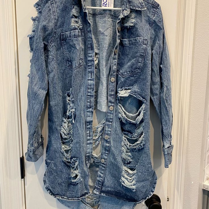 Thrill Womens Blue Stonewashed Denim Regular Casual Long Sleeves Distressed Denim Jacket Size Large! Great Oversized Fit To Wear With Jeans Or Over Any Outfit. Nwt & Never Worn. Brand: Thrill Department: Women Color: Blue Size Type: Regular Size: Large Type: Shirt/Jacket Style: Distressed Pattern: Stone Washed/Bleached Closure: Button Fit: Regular/Size L Occasion: Casual Features: Breathable, Collared Condition: New With Tags Pit To Pit: 21.5 Inches Length: 35 Inches Home Is Pet Free, Bug Free A Ripped Cotton Outerwear For Summer, Ripped Denim Outerwear For Summer, Acid Wash Distressed Denim Jacket For Fall, Ripped Denim Blue Outerwear For Summer, Ripped Medium Wash Denim Jacket For Fall, Casual Ripped Washed Blue Denim Jacket, Ripped Long Sleeve Summer Outerwear, Distressed Cotton Denim Top For Fall, Ripped Cotton Denim Jacket In Grunge Style