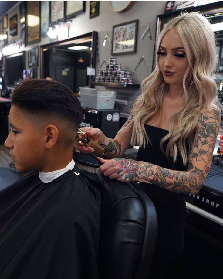 Barberladies on Instagram: “👉🏻 @BARBERLADIES 👈🏻 * * • Meet my friend @kvanwink .We are United . We are barbers . #barberladies #thebarberpost #samvilla #gopanache…” Haircut For Big Forehead, Barber Shop Haircuts, Barber Haircuts, Super Short Haircuts, Barbers Cut, Hair Barber, Boys Hair, Fesyen Rambut, Barber Haircut