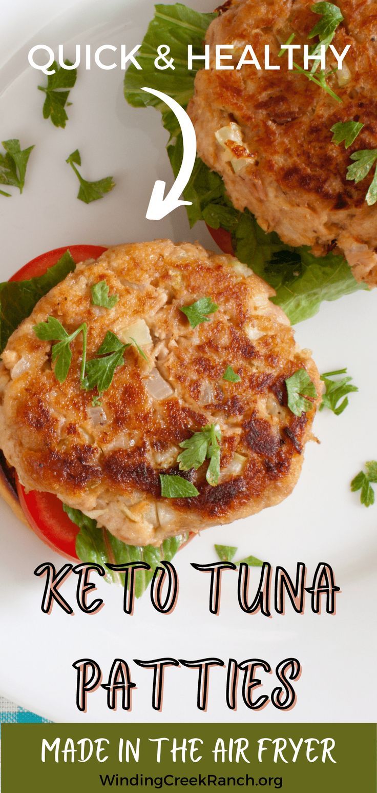 Crispy air fryer tuna patties served with a slice of tomato and fresh lettuce and some fresh herbs, served on a white plate. Keto Tuna Patties, Tuna Recipes Healthy, Canned Tuna Recipes Healthy, Tuna Patties Healthy, Healthy Tuna Recipes, Tuna Patties Recipes, Air Fryer Keto, Air Fryer Recipes Low Carb, Keto Tuna