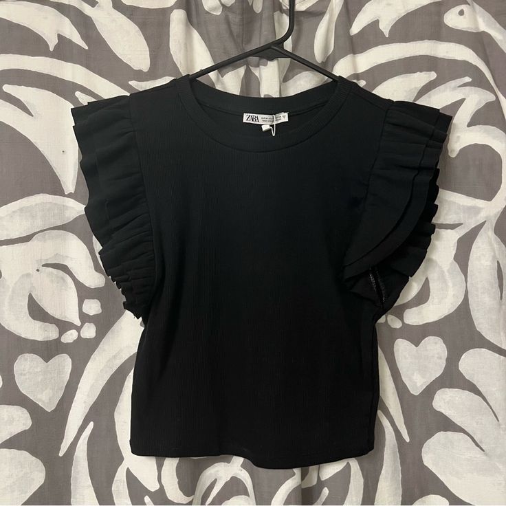 Nwt! Black Crop Top With Ruffle Sleeves Cheap Everyday Trendy Cropped T-shirt, Black Ruffled Tank Top, Zara Tops With Ruffles For Night Out, Trendy Black Ruffle Sleeve Tops, Zara Ruffled Tops For Night Out, Cheap Preppy Clothes, Zara Ruffle Top, Baddie Birthday, Wishlist Clothes