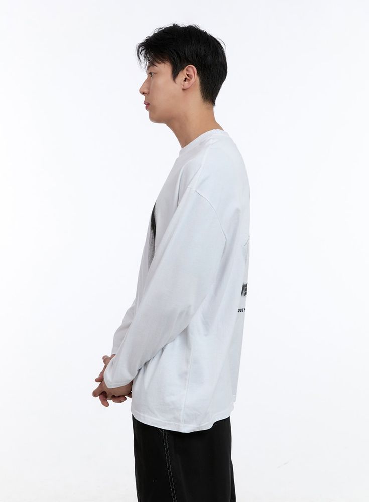 Product Detail Style : Street Occasion : Back to school Type : Men, TShirts Print : Graphic Material : Cotton Sleeve : Long sleeve Neck : Round neck Fit : Loose fit Cotton100 Color : White, Black Made in Korea Model Size Model is wearing size M/L and the color White. Height : 6'0" | 184cm / Top : L / Bottom : XL (32 inch) .prddescription table, .prddescription td, .prddescription th { border : 1px solid black; border-collapse : collapse; padding: 10px; } Size(Inch) Size Shoulder Bust Sleeve Leng Sporty Long Sleeve T-shirt For Campus, Relaxed Fit Long Sleeve T-shirt For Streetwear, White Long Sleeve T-shirt For College, White Long Sleeve College T-shirt, Casual Tops With Relaxed Fit For Campus, Casual Relaxed Fit Tops For Campus, Casual Long Sleeve Graphic T-shirt, Long Sleeve Letter Print Campus T-shirt, Long Sleeve Letter Print T-shirt For Campus