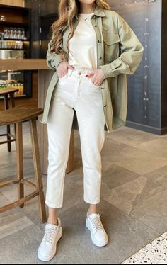 https://youtu.be/WRFkfksPh7M Casual Chique Stijl, Jean Outfit, Everyday Fashion Outfits, Casual Day Outfits, Elegante Casual, Mode Casual, Stylish Work Outfits, Easy Trendy Outfits, Casual Work Outfits