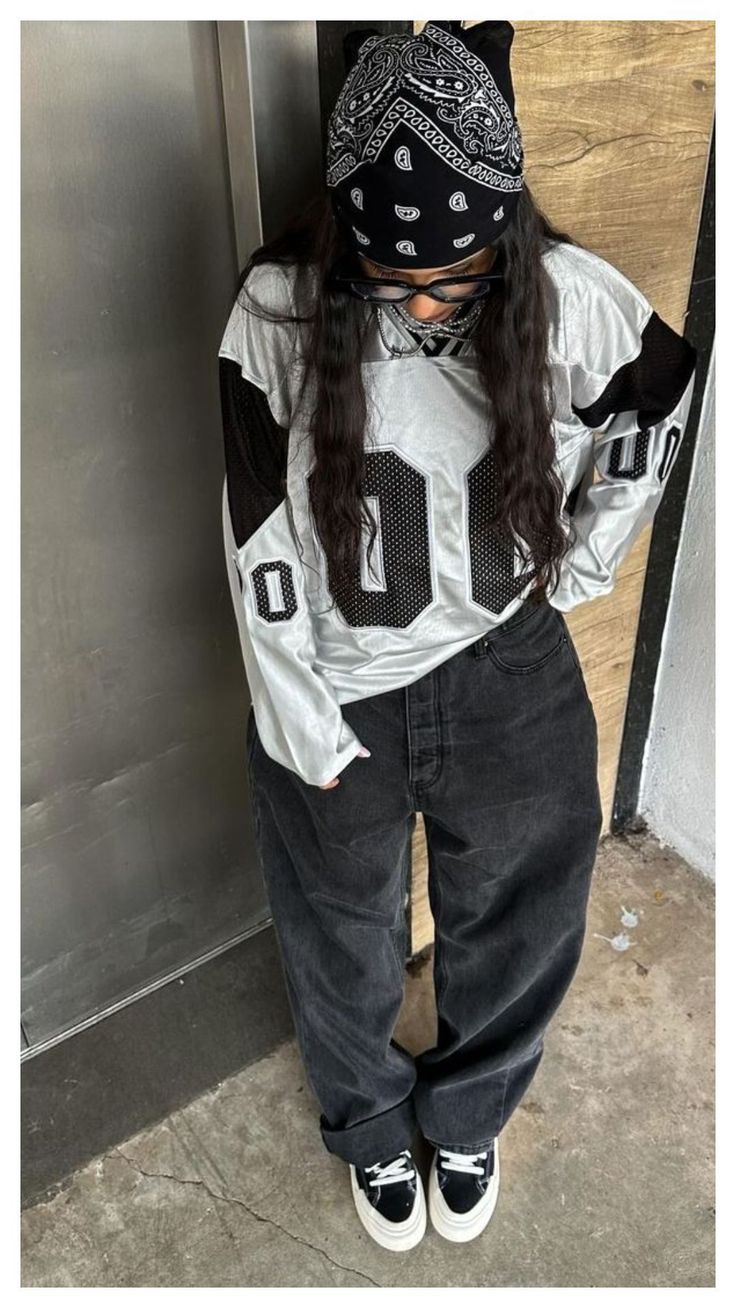 Outfit Tomboy, Mode Zendaya, Style Androgyne, Tomboy Outfit Ideas, Pakaian Hipster, Baggy Outfits, Baggy Outfit Ideas, Boyish Outfits, Street Style Outfits Casual