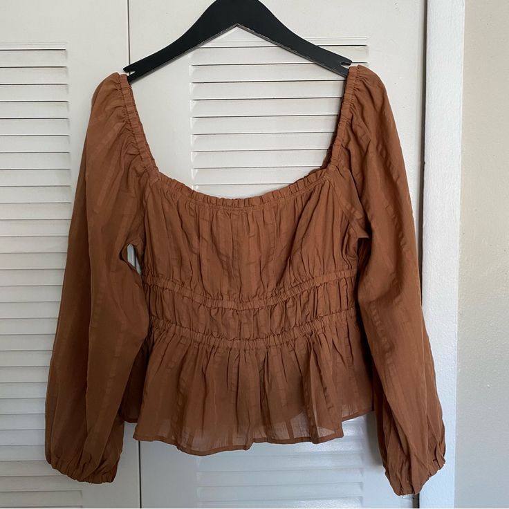 Nwt Super Cute Summer Top. Lightweight, Textured Cotton With Two Tiers Of Ruching And A Peplum Bottom. Size M In Dark Nutmeg Color Brown Puff Sleeve Blouse For Day Out, Summer Long Sleeve Top With Gathered Sleeves, Casual Lantern Sleeve Tops For Day Out, Brown Long Sleeve Tops With Blouson Sleeves, Brown Long Sleeve Peasant Top For Fall, Casual Tops With Blouson Sleeves For Brunch, Casual Blouson Sleeve Top For Brunch, Casual Blouse With Gathered Long Sleeves, Casual Puff Sleeve Top With Ruffles