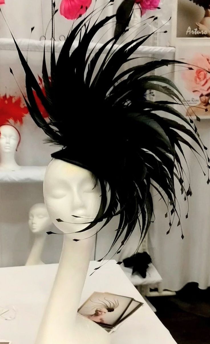 White Couture Feathered Fascinator for Kentucky Derby - Etsy Blush Pink Fascinator, Black Couture, Unusual Hats, Kentucky Derby Fascinator, Royal Ascot Hats, Derby Outfits, Derby Fascinator, Couture Hats, Ascot Hats