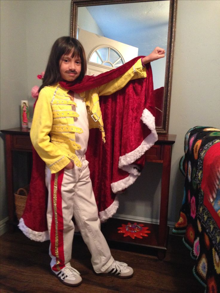 Freddie Costume, Freddie Mercury Costume, Mercury Dress, Easy Disney Costumes, Disney Family Costumes, Homemade Costumes For Kids, Gotham City Sirens, Diy Group Halloween Costumes, Cowgirl Halloween Costume