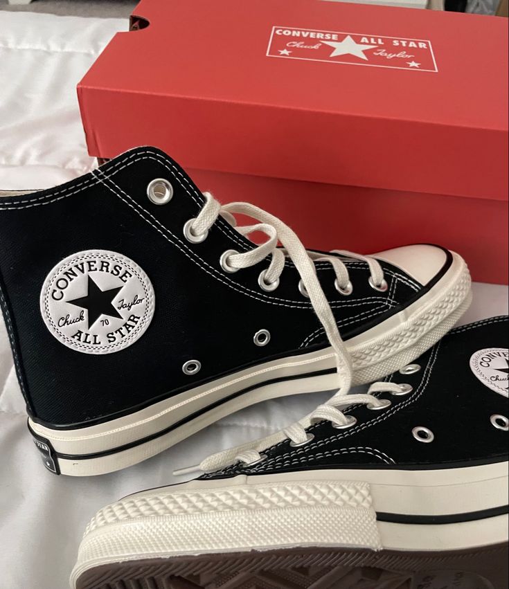 Normal Converse, Converse Chuck 70 Aesthetic, Converse New Collection, Chuck 70 Aesthetic, Converse 70s Outfit Woman, Converse Black, Chuck 70 Outfit Woman, Black Chuck 70, Converse Vintage 70