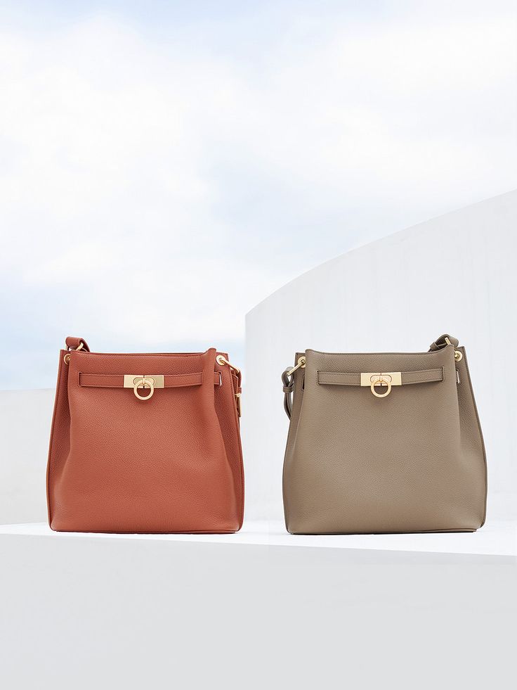 The Madison Medium Bucket Tote Bag is not only a striking statement with soft-structured lines, but it's also a practical everyday tote. Its signature lock can be worn open or buckled, and it fits a 10.2" iPad. With a lightweight design and adjustable strap, it can be worn on the shoulder or crossbody.