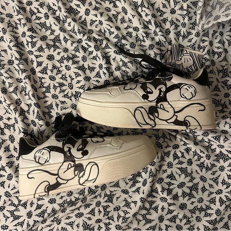 Adorable Sneakers With Mickey Mouse Graphic. Platform Sole. Bnwt. Size 6 Womens. White And Black Sneakers, Bershka Shoes, Mickey Mouse Shoes, Shoe Ideas, Black Sneakers, Disney Mickey Mouse, Womens Shoes Sneakers, Disney World, Womens Sneakers