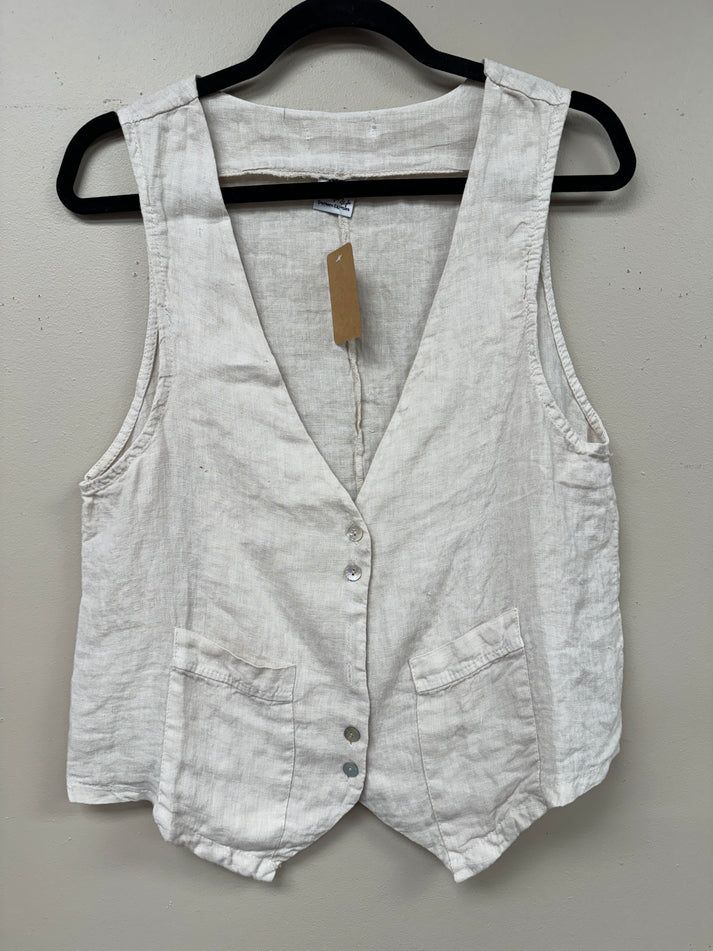 Italian Linen Vest / Top. Meo Meli, Style L11774, Southern Exposure Style, NT by Amati. NT 7580 Spring V-neck Vest With Pockets, Classic V-neck Tops With Pockets, Spring Button-up Vest With Pockets, Elegant V-neck Vest With Pockets, V-neck Vest With Pockets For Fall, Unlined Spring V-neck Top, Chic Linen Vest With Buttons, Casual Button-up Vest For Everyday Wear, Casual Everyday Linen Vest