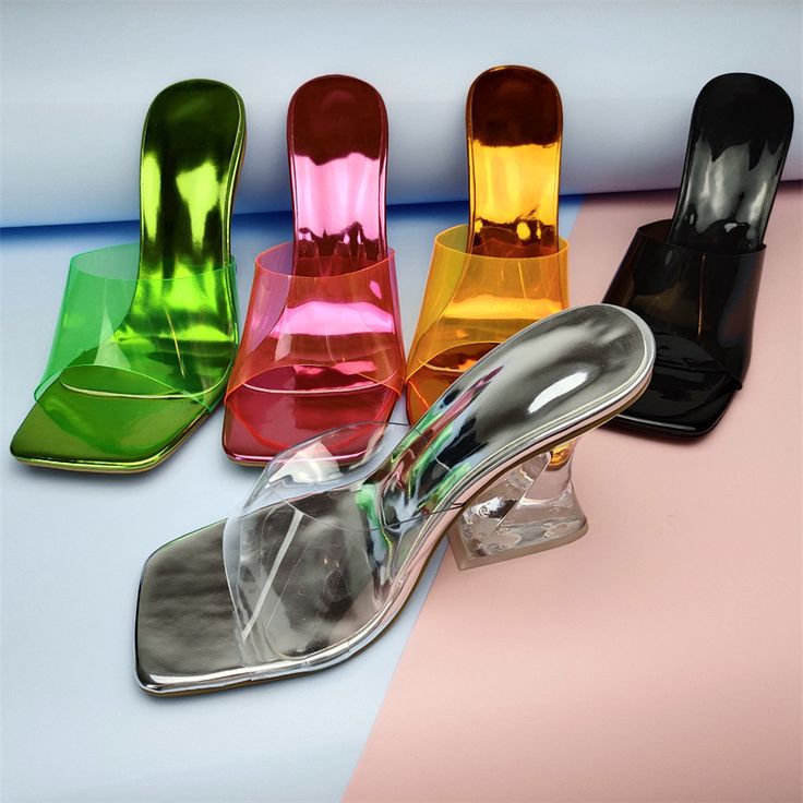 Clear Open Toe Sandals For Party, Clear Sandals For Spring Party, Spring Party Sandals In Clear Color, Trendy Clear Block Heel Jelly Sandals, Summer Party Sandals With Transparent Straps, Clear Jelly Sandals For Party, Glamorous Clear Sandals For Summer, Trendy Transparent Strap Open Toe Heels, Trendy Open Toe Heels With Transparent Straps