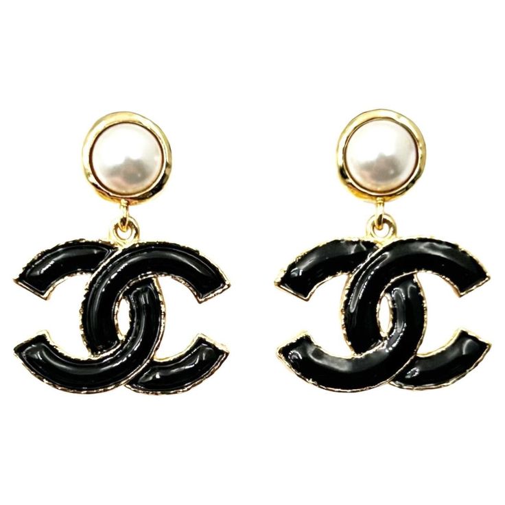 Chanel Brand New Gold Pearl Black CC Medium Dangle Piercing Earrings *Marked 23 *Made in France *Comes with the original box and pouch *Brand New -It is approximately 1.3"x 1". DDAB4273-00682DD Chanel Brand, Chanel Pearls, Piercing Earrings, Contemporary Earrings, Diamond Dangle Earrings, Chanel Earrings, Chanel Accessories, Chanel Jewelry, Jewelry Lookbook