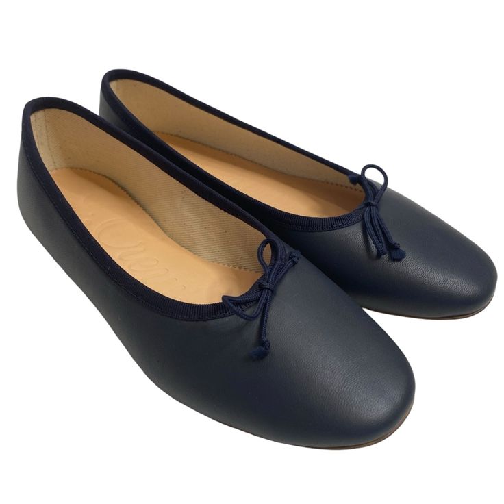 Brand = J Crew Size = 6 Color = Navy Blue Shoe Style = Ballet Flats Material = Leather Condition = Nwot For $128 Navy Blue Ballet Flats, Navy Blue Shoes, Shoe Style, Loafer Flats, Ballet Flats, Flat Shoes Women, J Crew, Navy Blue, Loafers