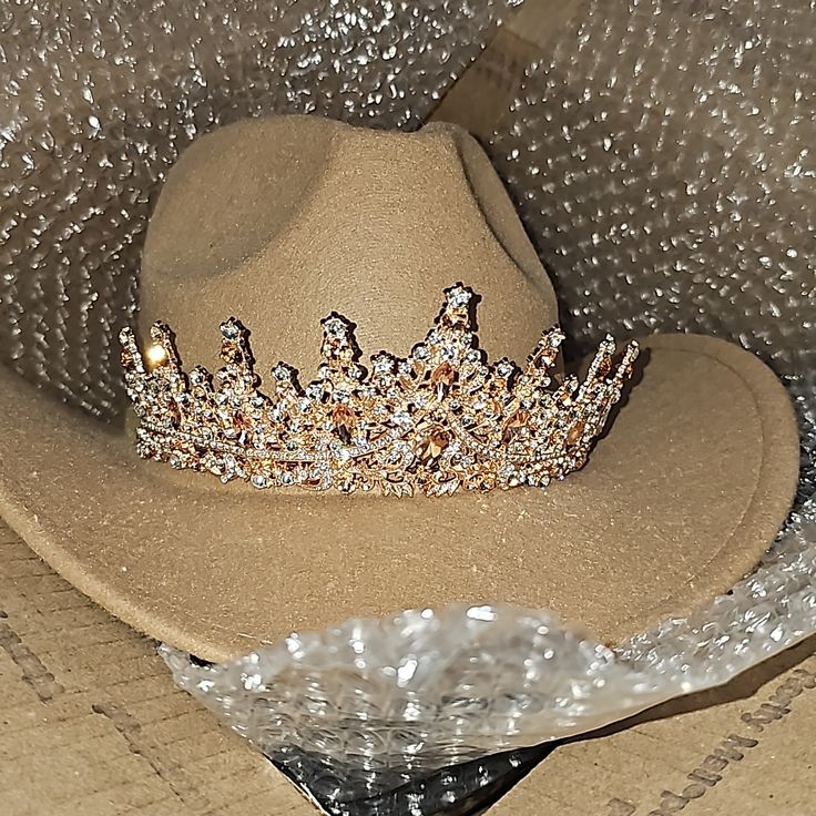 Ready To Ship, Crown On Cowboy Hat, Bling Out On A Girl's Night, Special Day, Graduation, Or Just Because. Make A Bundle & Offer. Western Quinceanera Ideas, Emmy Core, Cowboy House, Cowgirl Princess, Miss Rodeo America, Quinceanera Theme, America Dress, Custom Fitted Hats, Queen Hat