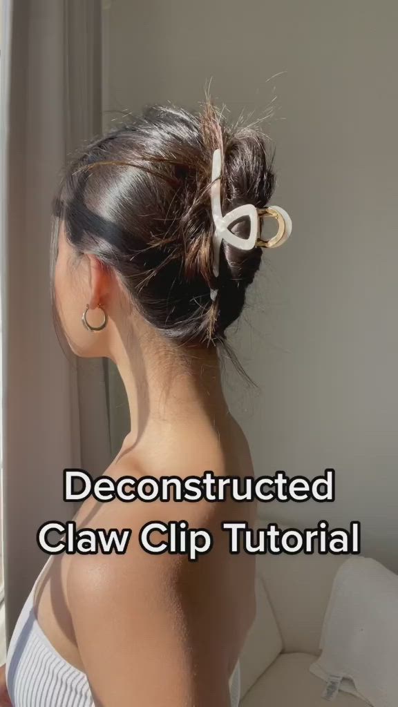 This contains an image of: Y2K Claw Clip tutorial | How to style your Claw Clip