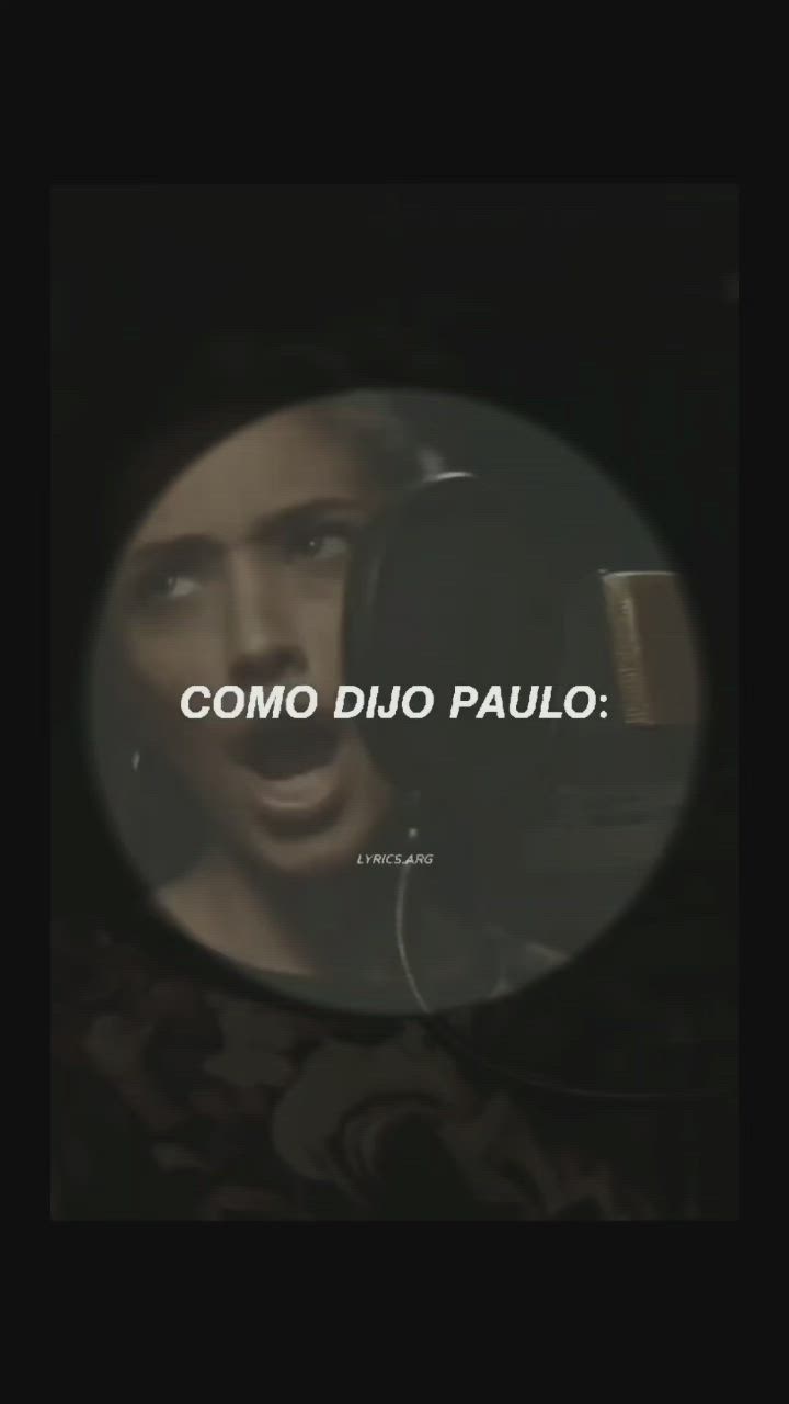 This may contain: a woman with her mouth open looking through a magnifying glass that reads comoo duo paulo