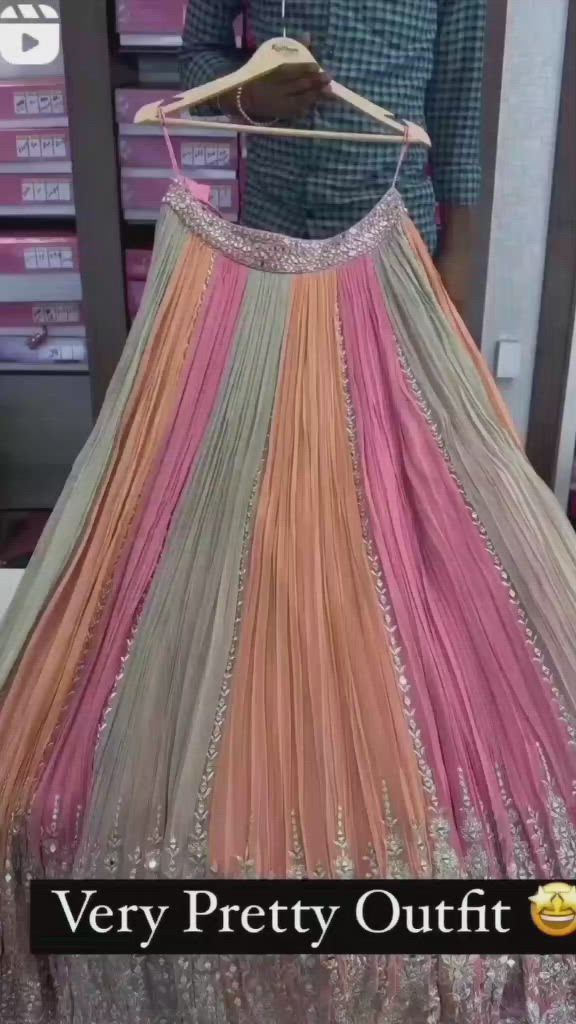 This contains an image of: lengha design