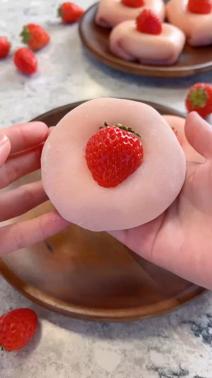 This contains: strawberry mochi