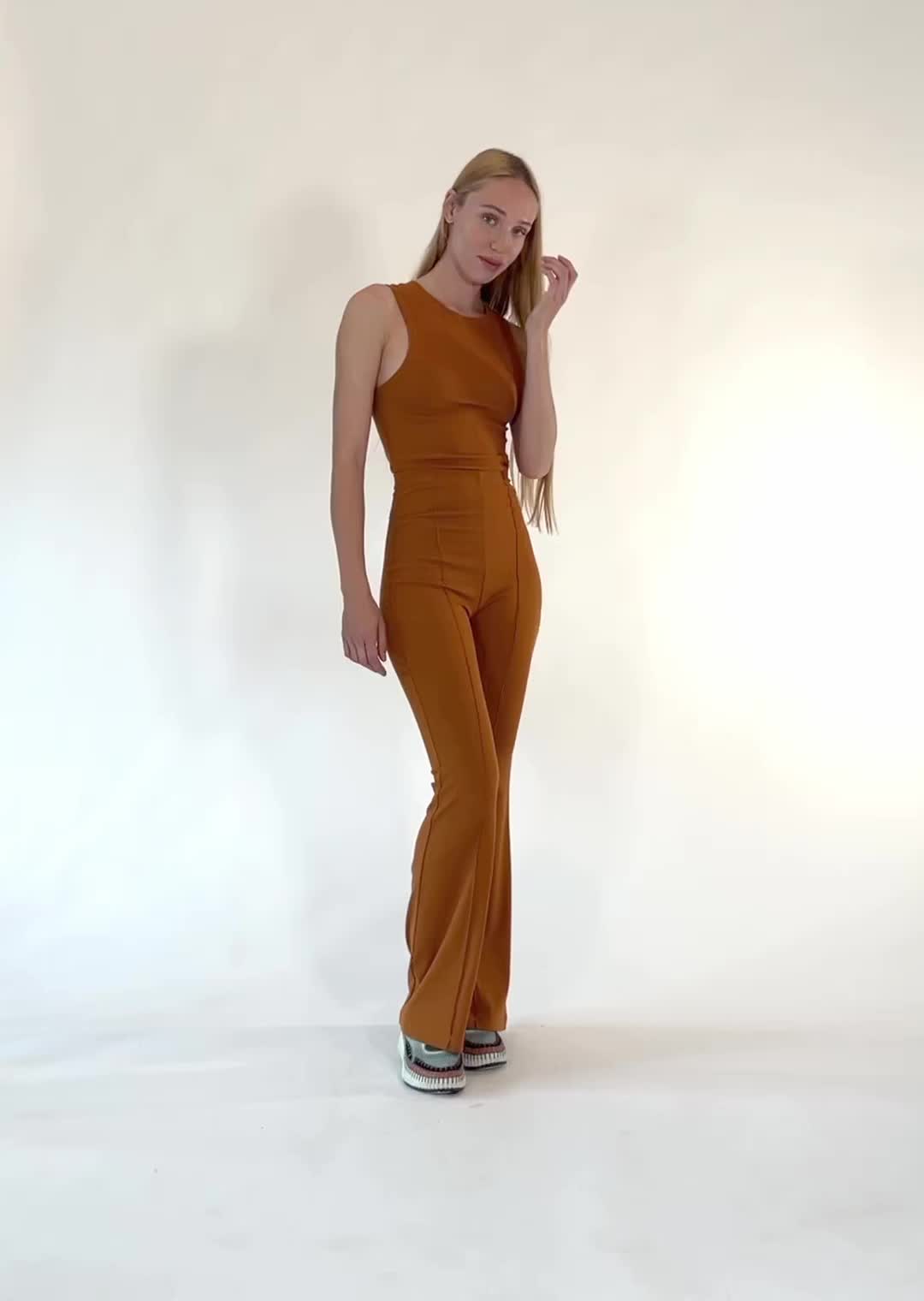 We took THE PERFECT PANT and created a FLARE. A high-waist, wide leg pant made from ribbed ponte knit. The fabric gives the appearance of a structured look with all the comfort of a soft knit. CLICK HERE FOR TOP //