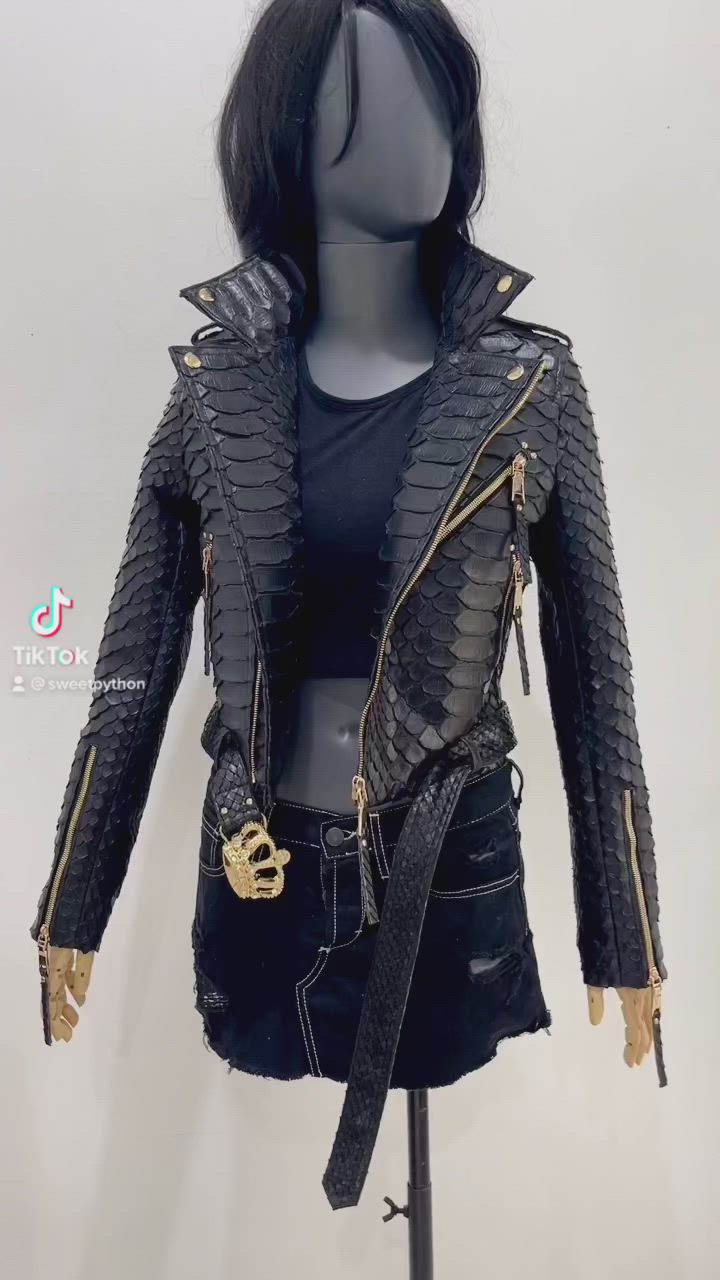 This contains an image of: Snakeskin Woman's Jacket Dragon Python Leather jacket | Etsy Италия