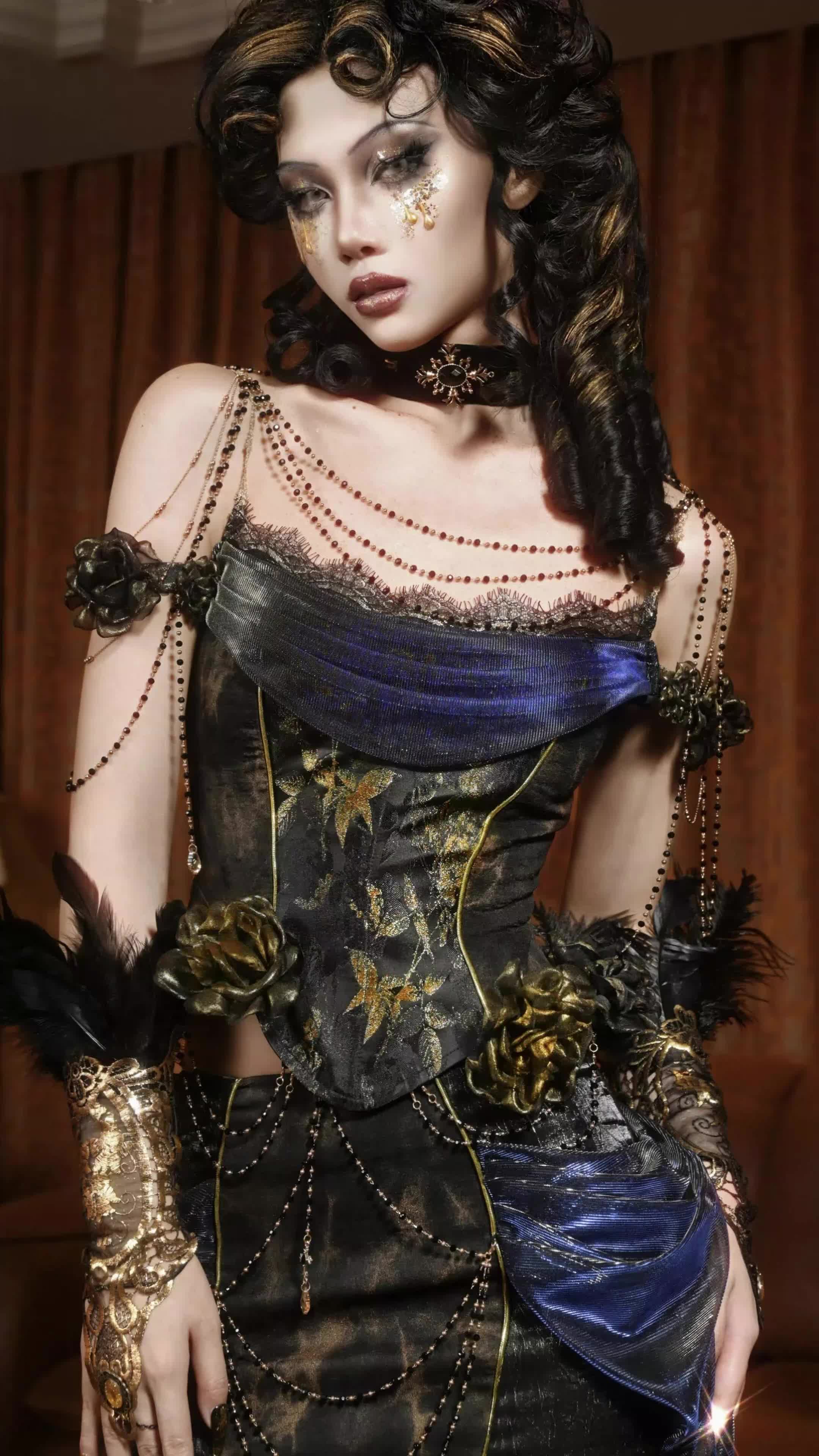 This contains an image of: Gorgeous Gothic Black Golden Rose Slim Waist Fishbone Mercerized Corset