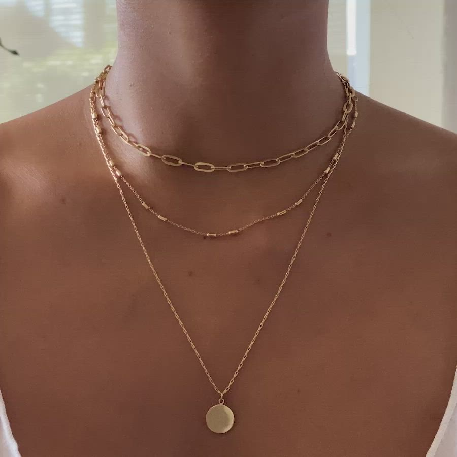 This trendy two strand layered duo consists of a fine Italian Chain and long Disc Necklace. Mix and match with our patented design. Deux Chain Italian chain, width 2.2mm Adjustable chain: 13-16in (33-40cm), 15-18in (38-46cm) Fancy Disc Necklace Pendant Diameter 0.5in (1.3cm) Italian Link chain, 1.5mm Adjustable chain: 17-20in (43-50cm) Gold Vermeil Hypoallergenic, lead and nickel free #029G-392G