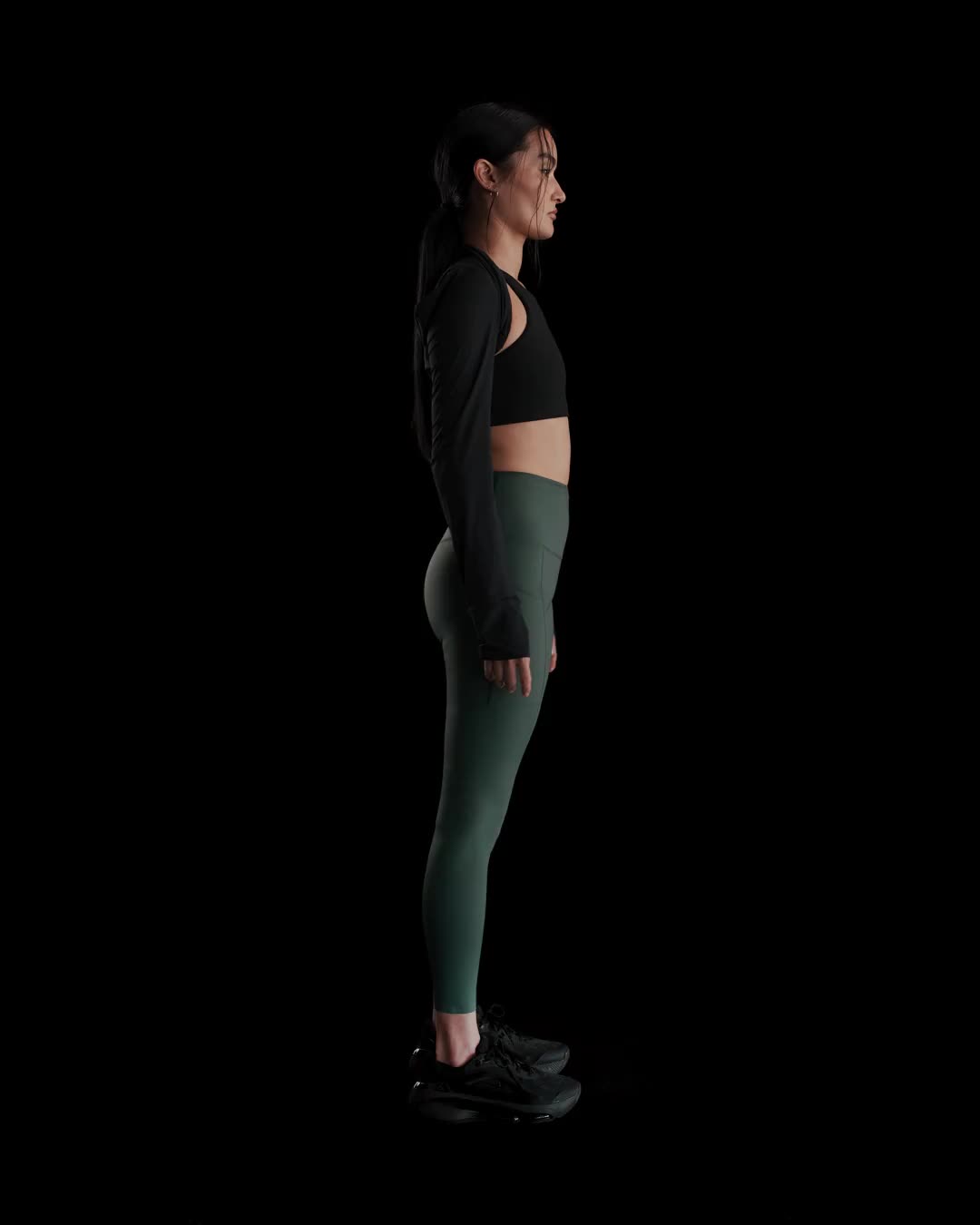 Push yourself forward with the right balance of support and comfort with our Nike Go leggings. Squat-proof—even during your toughest workouts—their sleek, midweight InfinaLock fabric feels compressive and supportive. Multiple pockets let you carry everything you could need, whether you're hitting the trail, the gym or the mat.