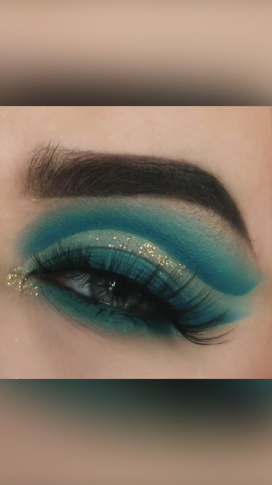 This contains an image of: Aquamarine Cut Crease