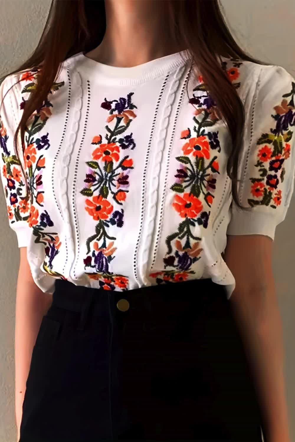 This floral pattern crew neck knitted top features short sleeves, ideal for vacation and warm weather. Its vibrant design and breathable fabric make it a stylish and comfortable choice for spring and summer.